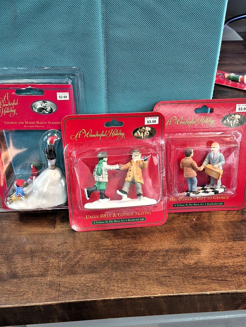 Figurine Set NWT